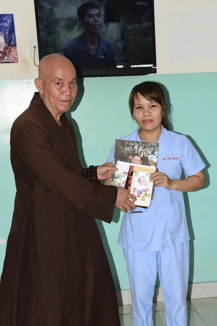Giving gifts at Thanh Loc Polio Pupporting and Nurturing Center