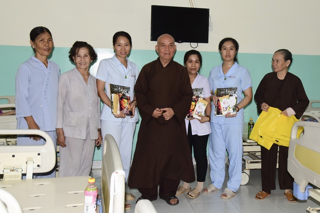 Giving gifts at Thanh Loc Polio Pupporting and Nurturing Center