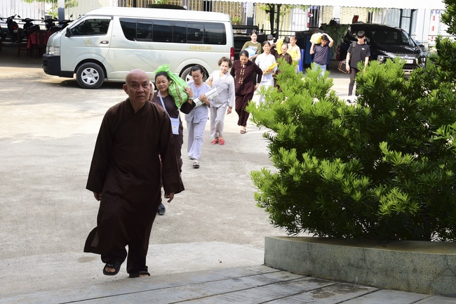 Giving gifts at Thanh Loc Polio Pupporting and Nurturing Center
