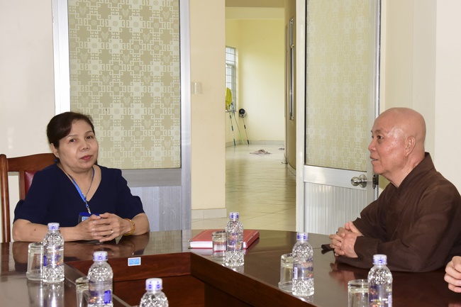 Giving gifts at Thanh Loc Polio Pupporting and Nurturing Center