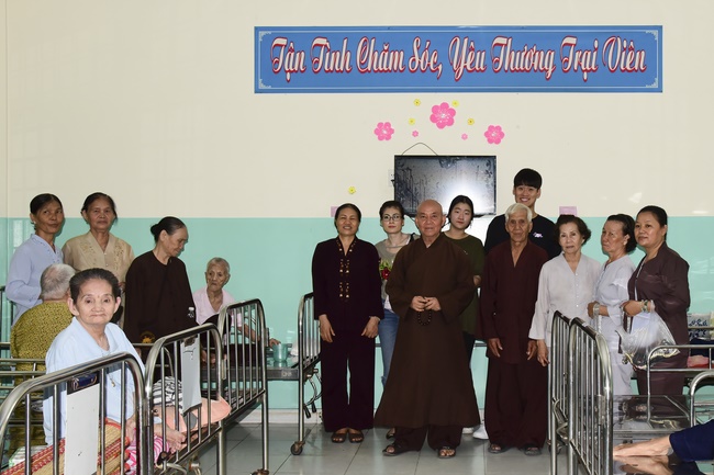 Giving gifts at Thanh Loc Polio Pupporting and Nurturing Center