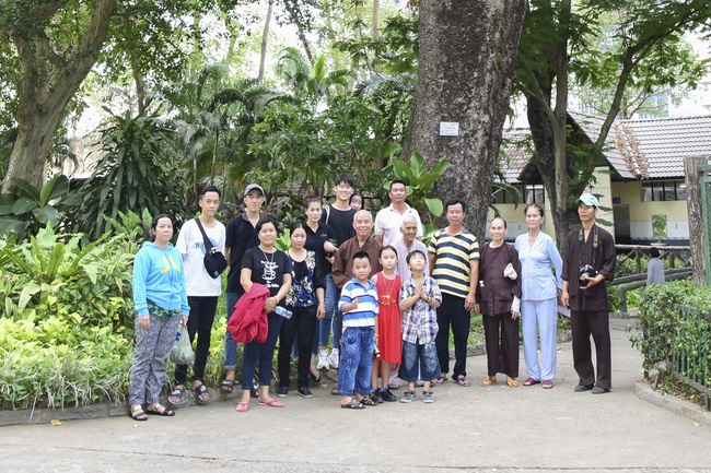 Visiting the zoo and releasing creatures at Bach Dang port