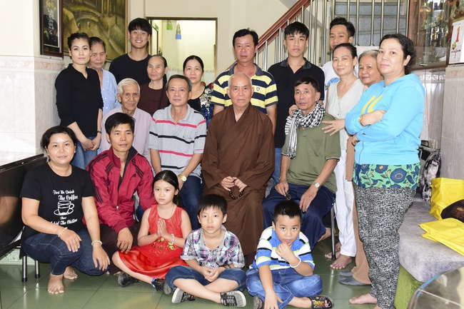 Visiting the zoo and releasing creatures at Bach Dang port