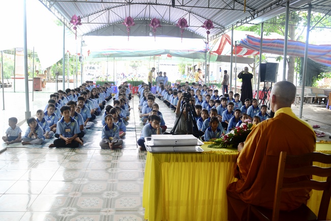 Chia sẻ Phật pháp tại Bến Tre