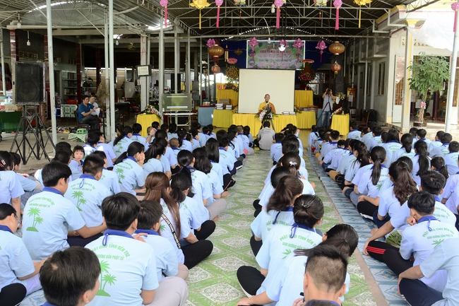 Chia sẻ Phật pháp tại Bến Tre