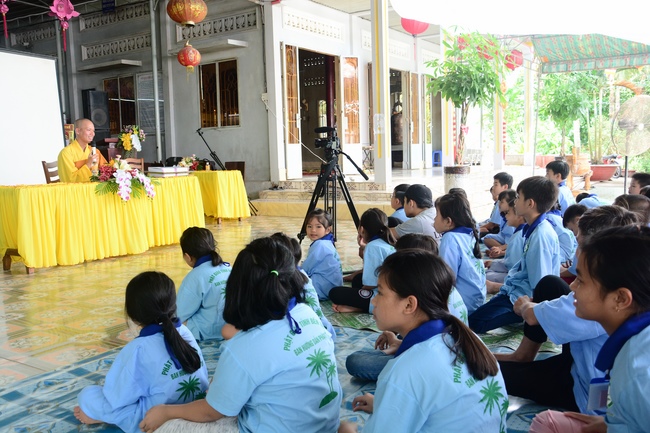 Chia sẻ Phật pháp tại Bến Tre