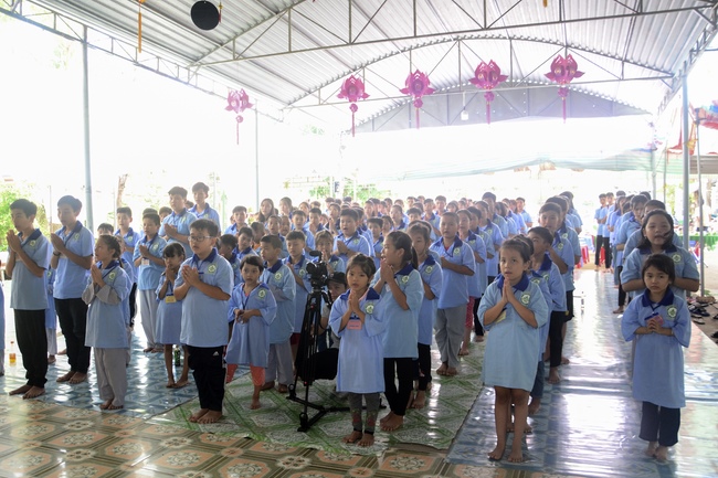 Chia sẻ Phật pháp tại Bến Tre