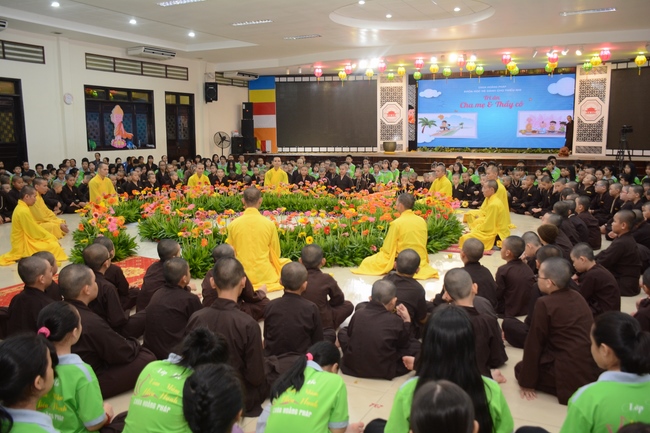 Showing Gratitude To Parents and Teachers – An Emotional Ceremony from the Kids