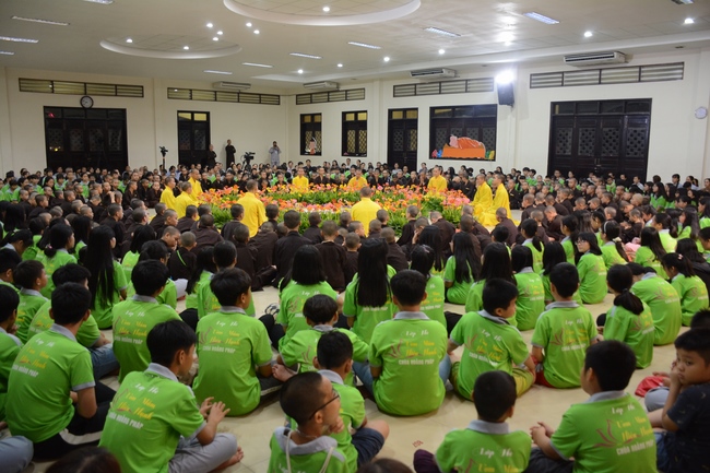 Showing Gratitude To Parents and Teachers – An Emotional Ceremony from the Kids