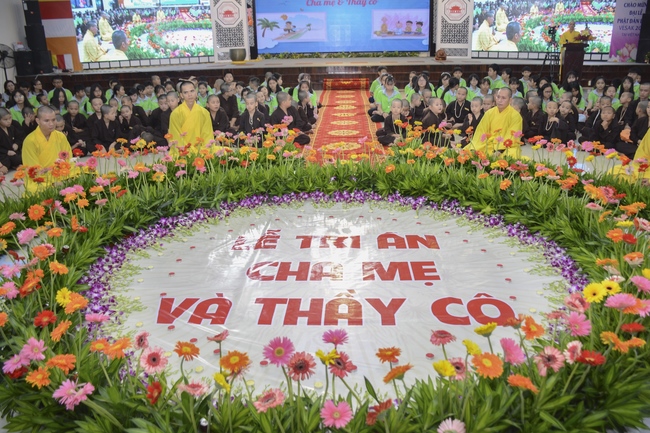 Showing Gratitude To Parents and Teachers – An Emotional Ceremony from the Kids