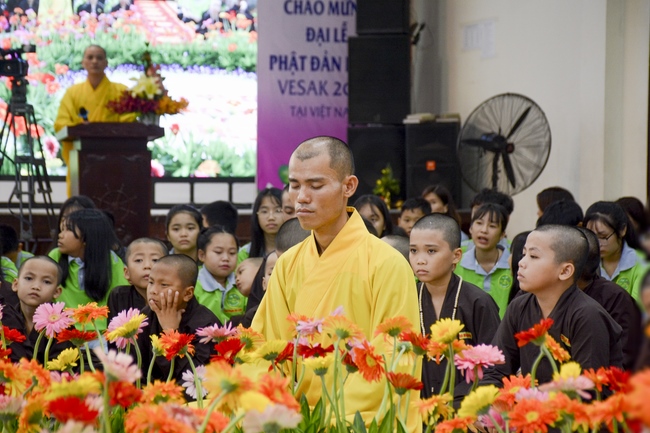 Showing Gratitude To Parents and Teachers – An Emotional Ceremony from the Kids