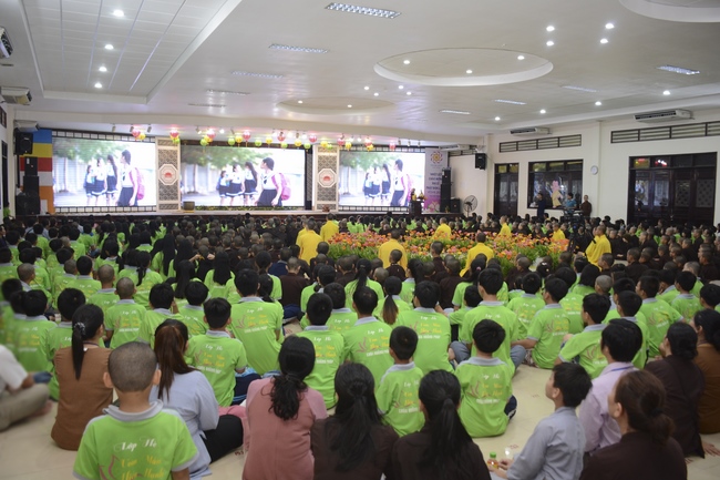 Showing Gratitude To Parents and Teachers – An Emotional Ceremony from the Kids