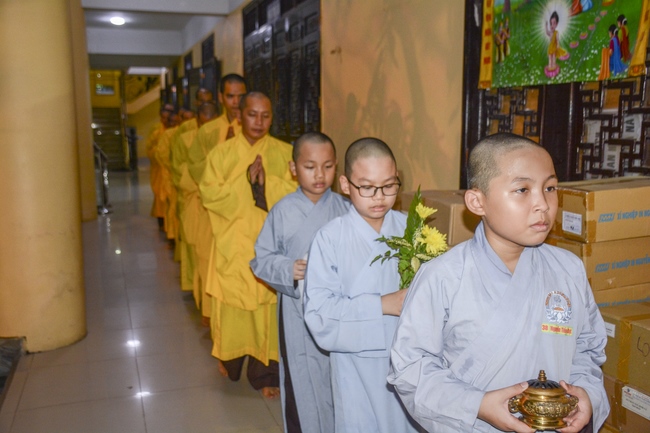 Showing Gratitude To Parents and Teachers – An Emotional Ceremony from the Kids