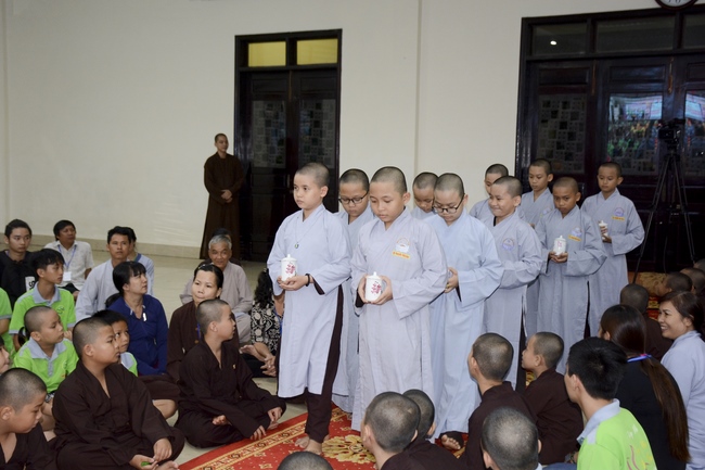 Showing Gratitude To Parents and Teachers – An Emotional Ceremony from the Kids