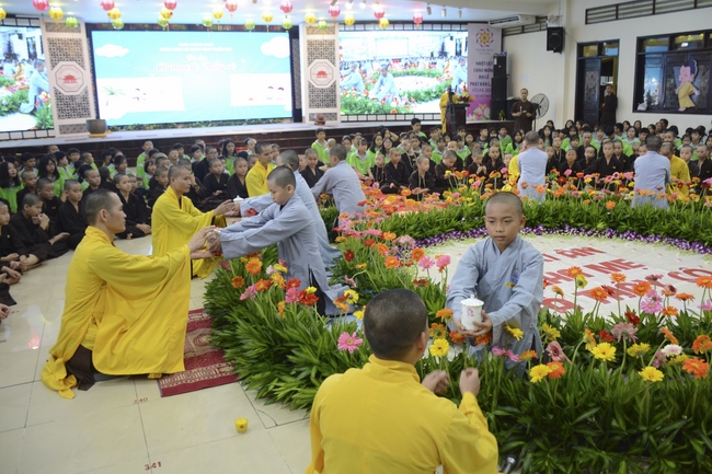 Showing Gratitude To Parents and Teachers – An Emotional Ceremony from the Kids