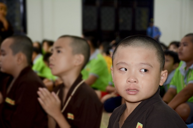 Showing Gratitude To Parents and Teachers – An Emotional Ceremony from the Kids