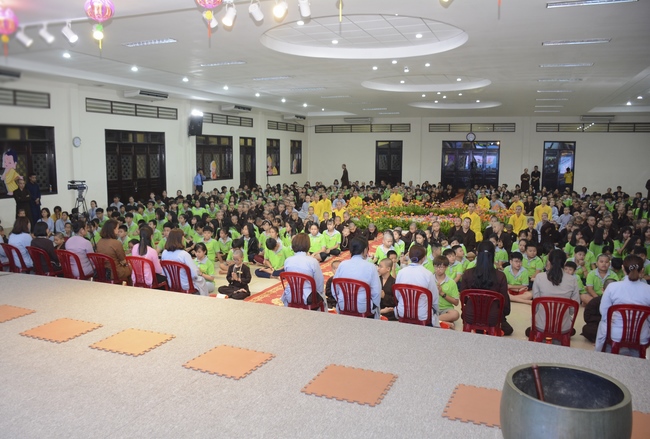 Showing Gratitude To Parents and Teachers – An Emotional Ceremony from the Kids