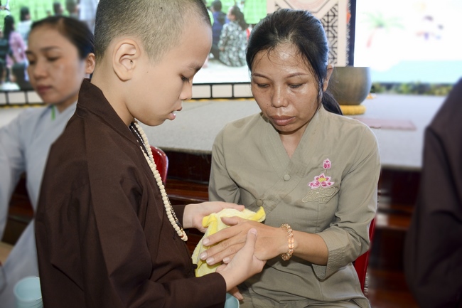 Showing Gratitude To Parents and Teachers – An Emotional Ceremony from the Kids