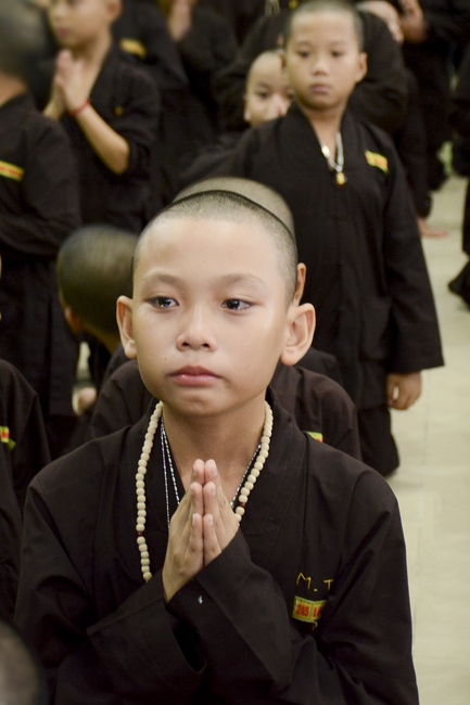 Showing Gratitude To Parents and Teachers – An Emotional Ceremony from the Kids