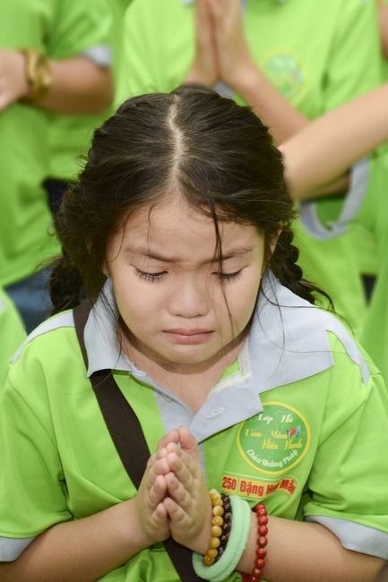 Showing Gratitude To Parents and Teachers – An Emotional Ceremony from the Kids