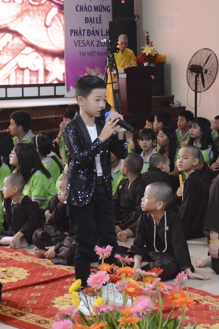 Showing Gratitude To Parents and Teachers – An Emotional Ceremony from the Kids