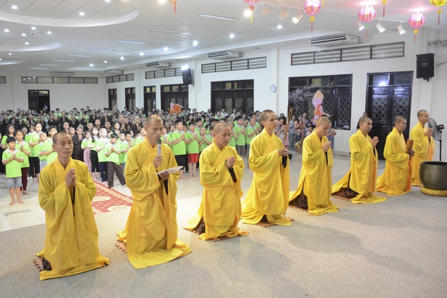 Showing Gratitude To Parents and Teachers – An Emotional Ceremony from the Kids