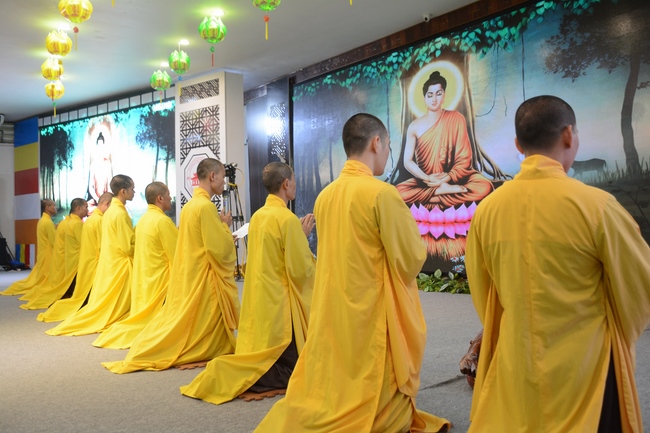 Showing Gratitude To Parents and Teachers – An Emotional Ceremony from the Kids