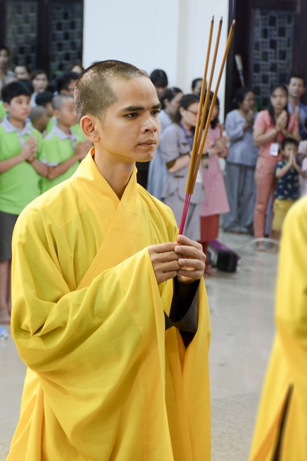 Showing Gratitude To Parents and Teachers – An Emotional Ceremony from the Kids