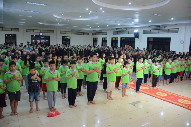 Showing Gratitude To Parents and Teachers – An Emotional Ceremony from the Kids