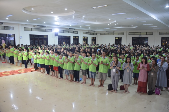 Showing Gratitude To Parents and Teachers – An Emotional Ceremony from the Kids