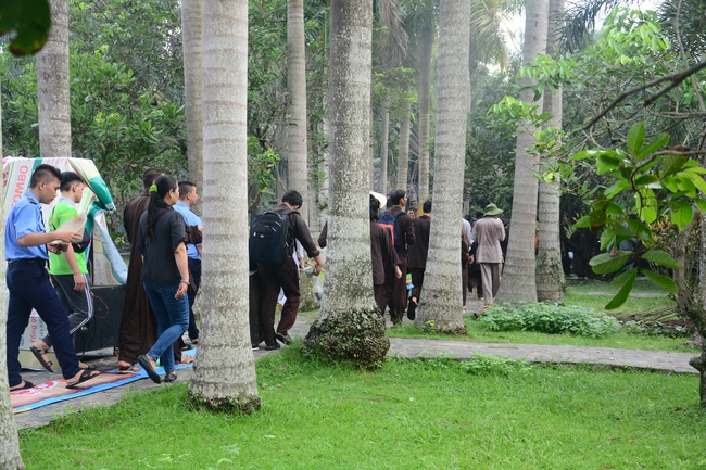 Các em xuất gia gieo duyên sinh hoạt ngoại khóa