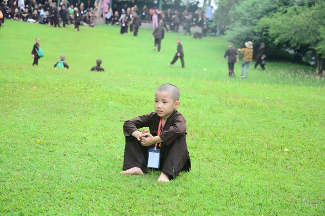 Các em xuất gia gieo duyên sinh hoạt ngoại khóa