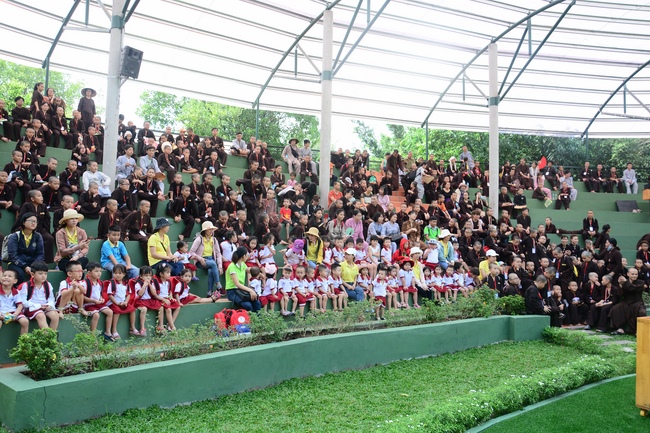 Các em xuất gia gieo duyên sinh hoạt ngoại khóa