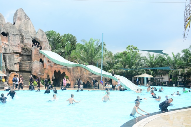 Các em xuất gia gieo duyên sinh hoạt ngoại khóa