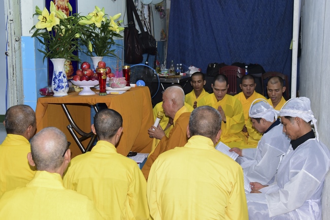 Praying rebirth for the mother's soul of Junior Ven. Thich Tam Truc