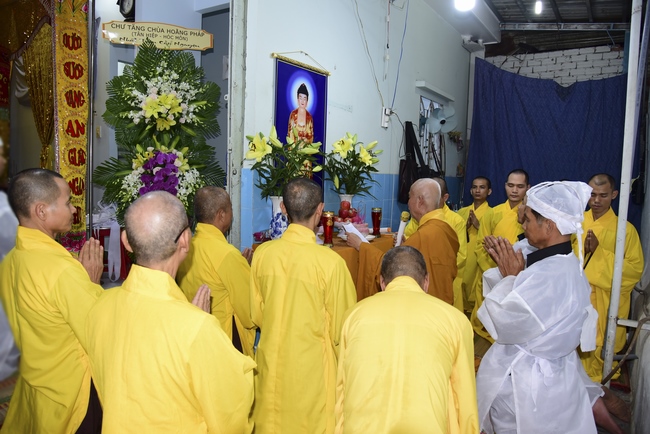Praying rebirth for the mother's soul of Junior Ven. Thich Tam Truc