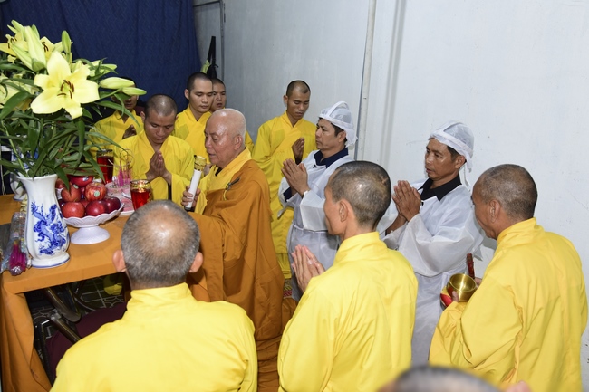 Praying rebirth for the mother's soul of Junior Ven. Thich Tam Truc