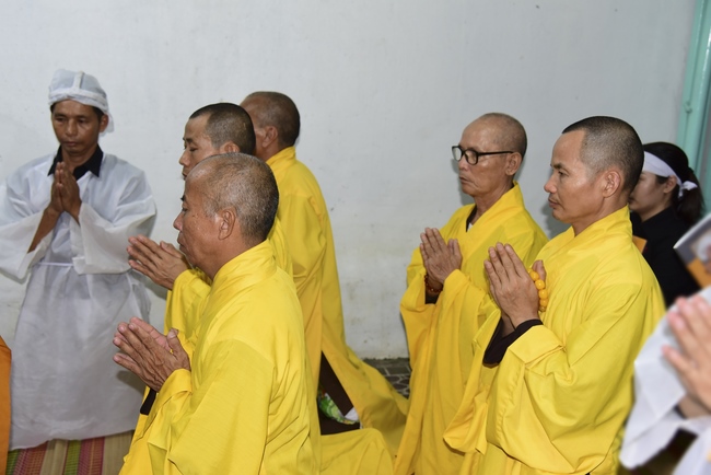 Praying rebirth for the mother's soul of Junior Ven. Thich Tam Truc