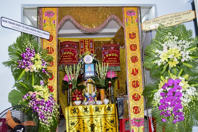 Praying rebirth for the mother's soul of Junior Ven. Thich Tam Truc