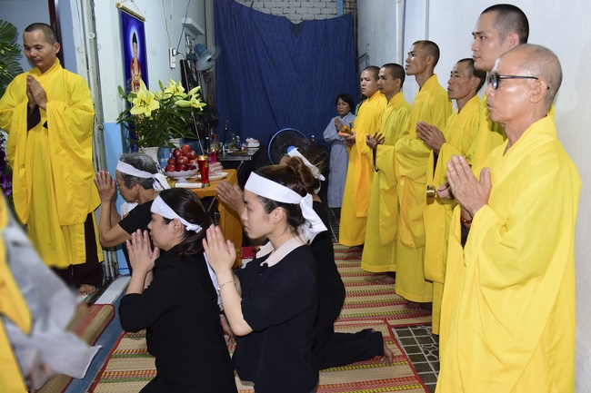 Praying rebirth for the mother's soul of Junior Ven. Thich Tam Truc