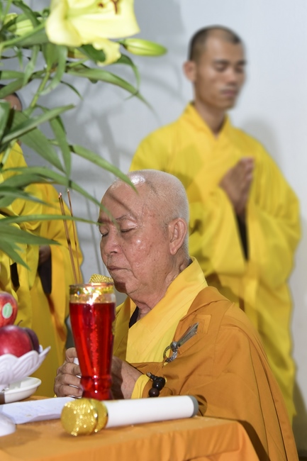 Praying rebirth for the mother's soul of Junior Ven. Thich Tam Truc