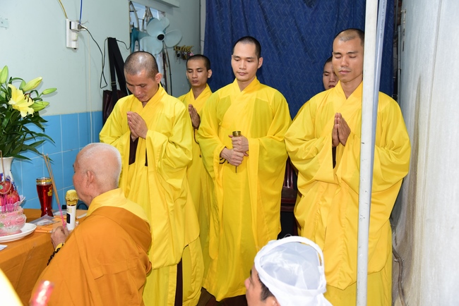 Praying rebirth for the mother's soul of Junior Ven. Thich Tam Truc