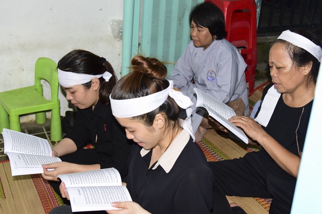 Praying rebirth for the mother's soul of Junior Ven. Thich Tam Truc