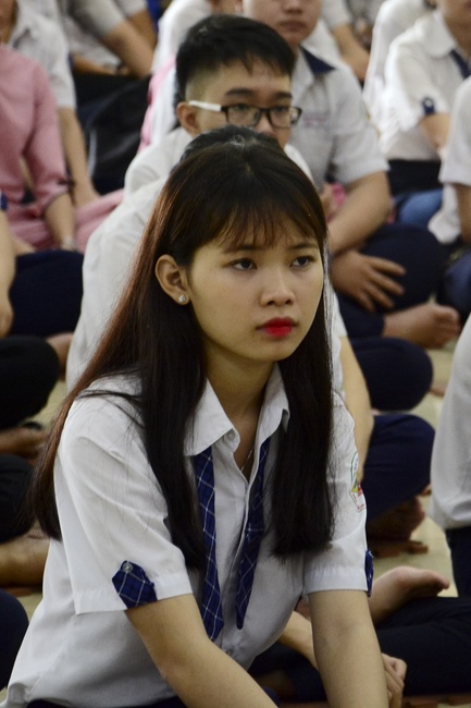 Học sinh trường THPT Nguyễn Văn Cừ cầu nguyện trước kỳ thi