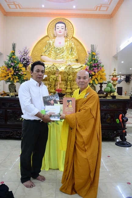 Học sinh trường THPT Nguyễn Văn Cừ cầu nguyện trước kỳ thi