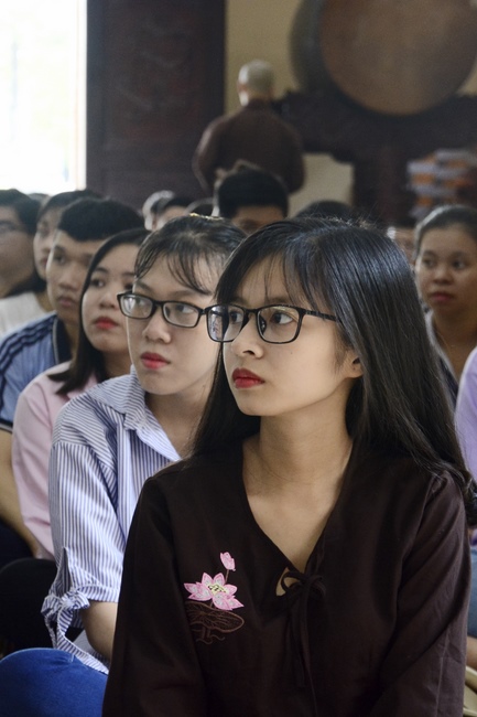 Học sinh trường THPT Nguyễn Văn Cừ cầu nguyện trước kỳ thi