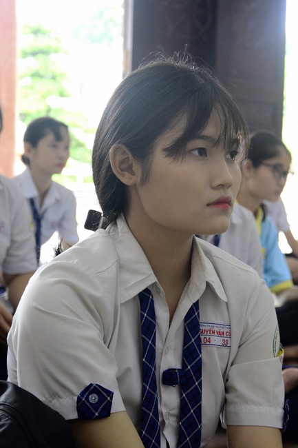 Học sinh trường THPT Nguyễn Văn Cừ cầu nguyện trước kỳ thi