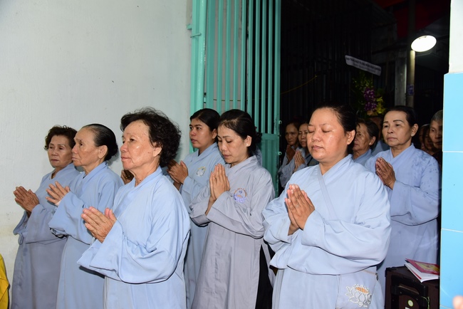 Freeing creatures at Ca Lang ferry and praying for rebirth.