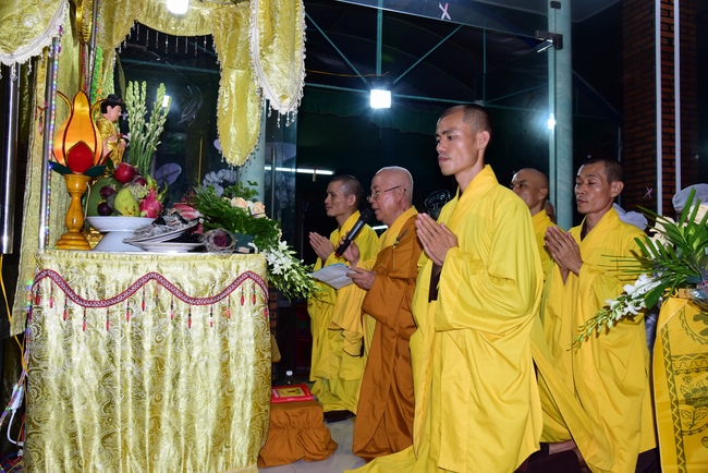 Freeing creatures at Ca Lang ferry and praying for rebirth.