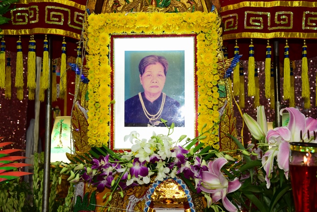 Freeing creatures at Ca Lang ferry and praying for rebirth.